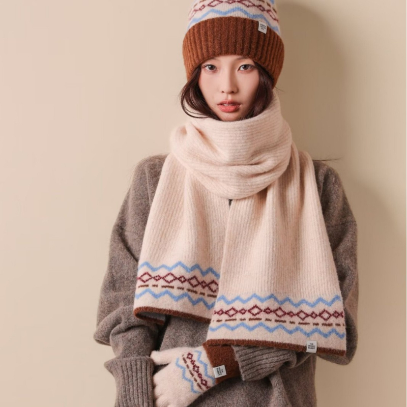 Troje pletene rukavice, šal i kapa — Fair Isle uzorak, warp knitting tehnika, debela toplina za jesen