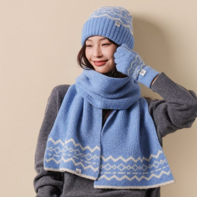 Troje pletene rukavice, šal i kapa — Fair Isle uzorak, warp knitting tehnika, debela toplina za jesen