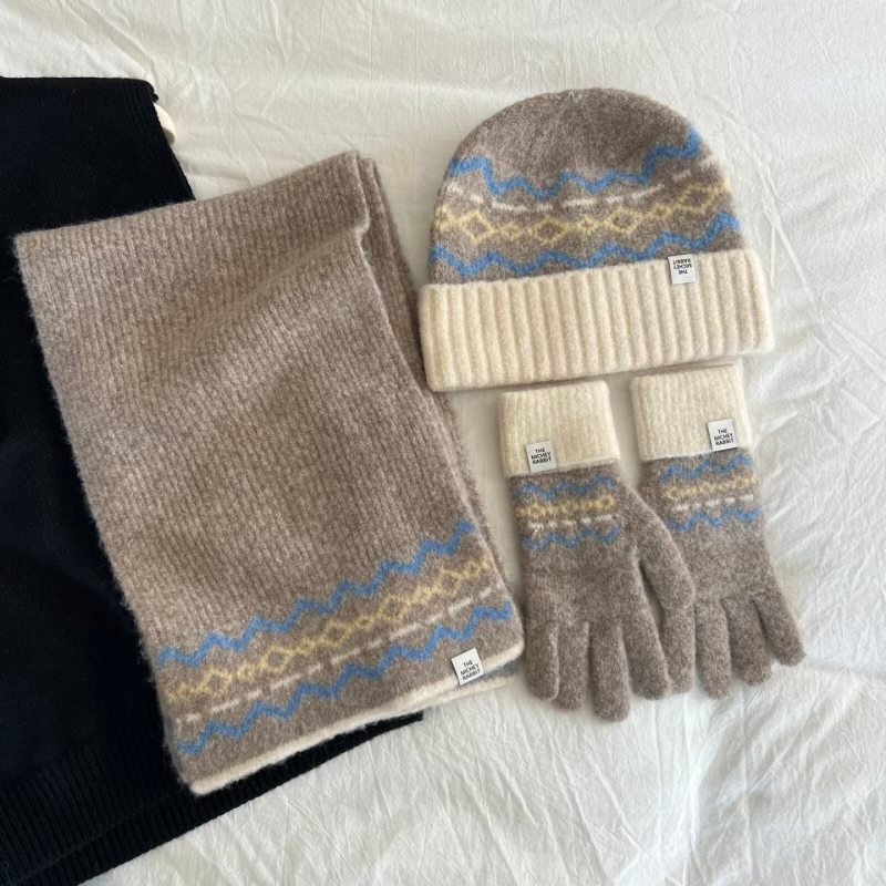 Troje pletene rukavice, šal i kapa — Fair Isle uzorak, warp knitting tehnika, debela toplina za jesen