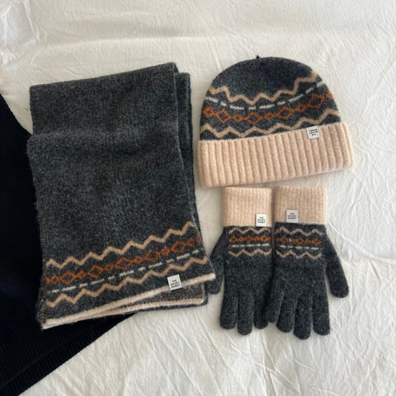 Troje pletene rukavice, šal i kapa — Fair Isle uzorak, warp knitting tehnika, debela toplina za jesen