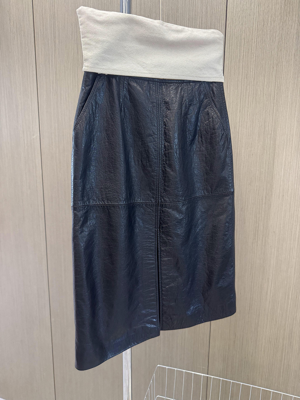 Kožna suknja za bokove, midi duljine, završna obrada oil-wax, umjetnički vintage stil