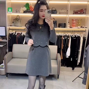 Rochie cu model solid, material poliester, croială dreaptă midi