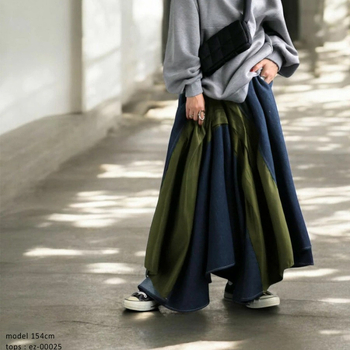 Denim midi suknja s nepravilnim rubom i 3D krojenjem, gradski stil