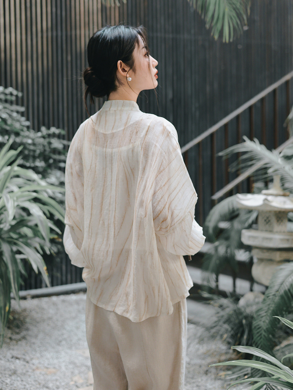 Női Ramie-Tencel kardigán felső, laza szabás, hosszú ujjú, absztrakt mintázat, UPF50+ napvédelem, hossz 50-65 cm, anyagösszetétel: Ramie 50-70% + Tencel 30-50%, Nyár 2025