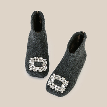 Gyerekeknek szóló Mary Jane cipő strasszokkal, velúr felső, fleece bélés, gumi talp, hátul cipzár