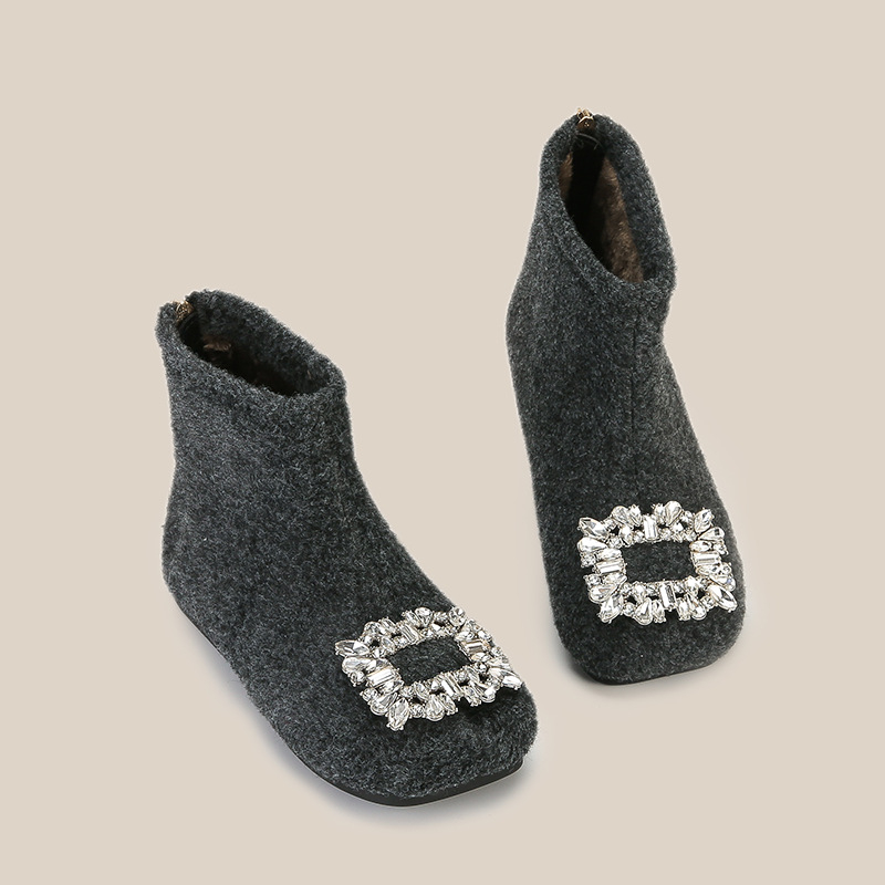 Gyerekeknek szóló Mary Jane cipő strasszokkal, velúr felső, fleece bélés, gumi talp, hátul cipzár