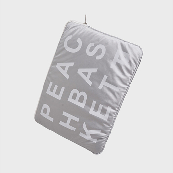 PU bőr tablet belső táska – vízálló, kopásálló és ütésálló; bélés: poliészter; mintázat: betűk