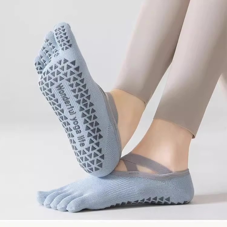 Női ötujjú jóga zokni Pilateshez, 90–95% pamut, nedvességelnyelés, rövid cső, egytűs kötés, japán stílus