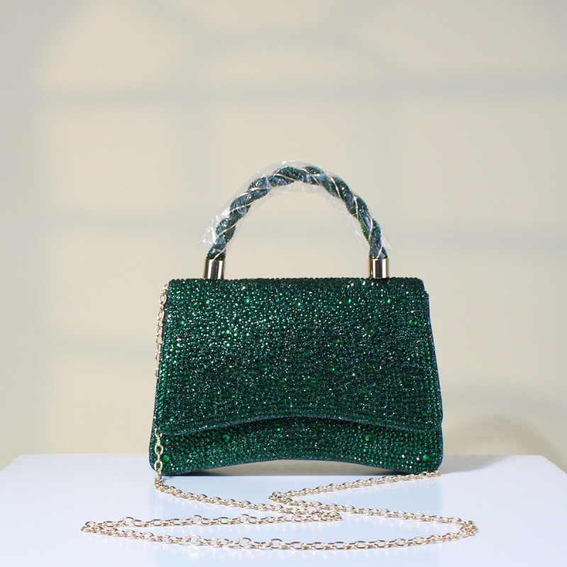 Estélyi táska PVC anyagból, kis négyzet alakú stílus, vízszintes forma, mágneszár, dokumentumrekesz, poliészter bélés