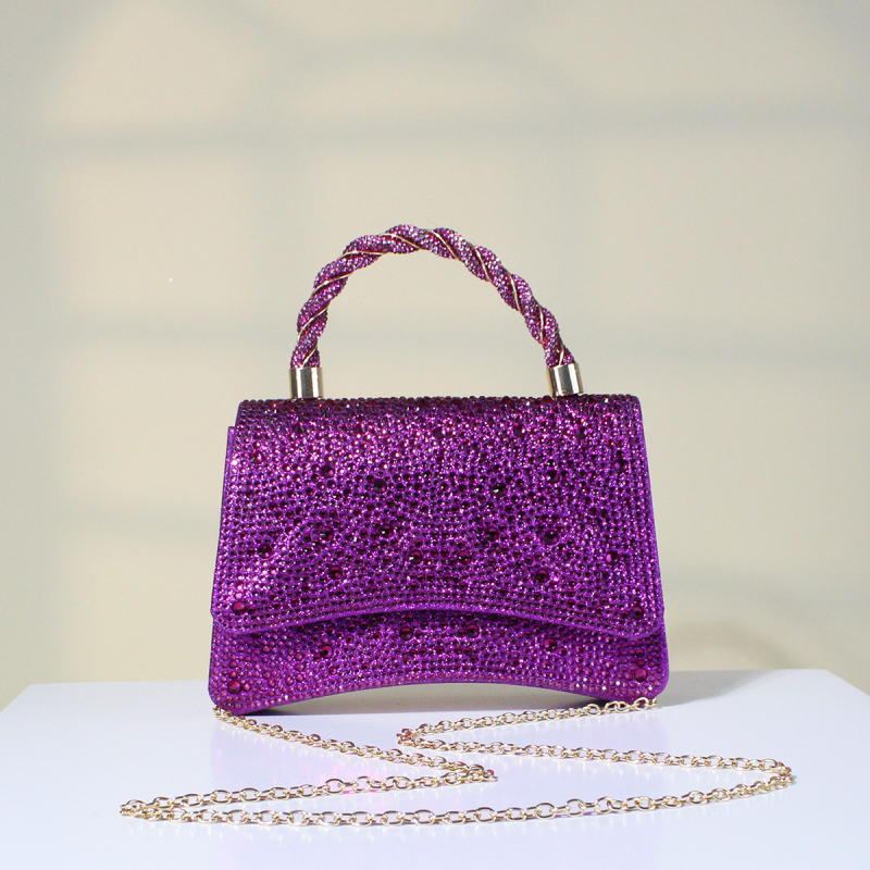 Estélyi táska PVC anyagból, kis négyzet alakú stílus, vízszintes forma, mágneszár, dokumentumrekesz, poliészter bélés