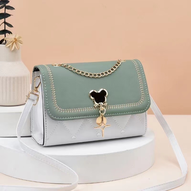 Női PU váll-táska, négyszögletes alak, láncos pánt, zárófedél, belső telefontartó zseb