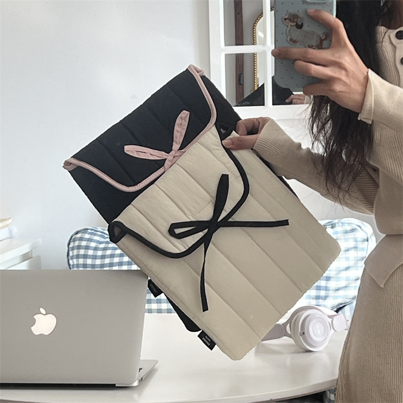 Tabletta tok pánttal és masnival – csíkos minta, vászon anyag, vászon bélés, rendkívül könnyű, 2025 tavasz