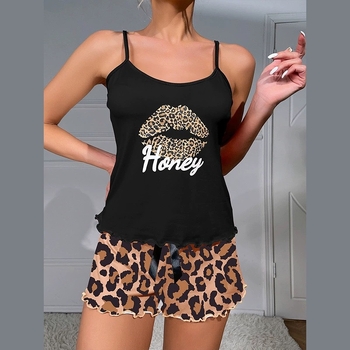 Set pijama fără mâneci din Milk Silk cu șorturi cu margine volanată — guler rotund, țesătură subțire, ținute lejeră de vară