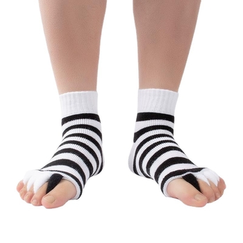 Čarape s pet prstiju od akrilnog vlakna; otvoreni prst; prugasti uzorak; srednja duljina cijevi; unisex.