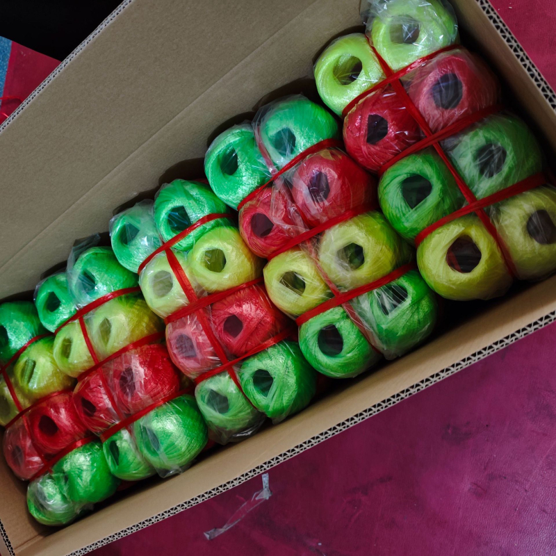 Sfoară din polipropilen pentru fixare în grădină, potrivită pentru legare și ambalare; lungime 100 m, lățime 4 cm