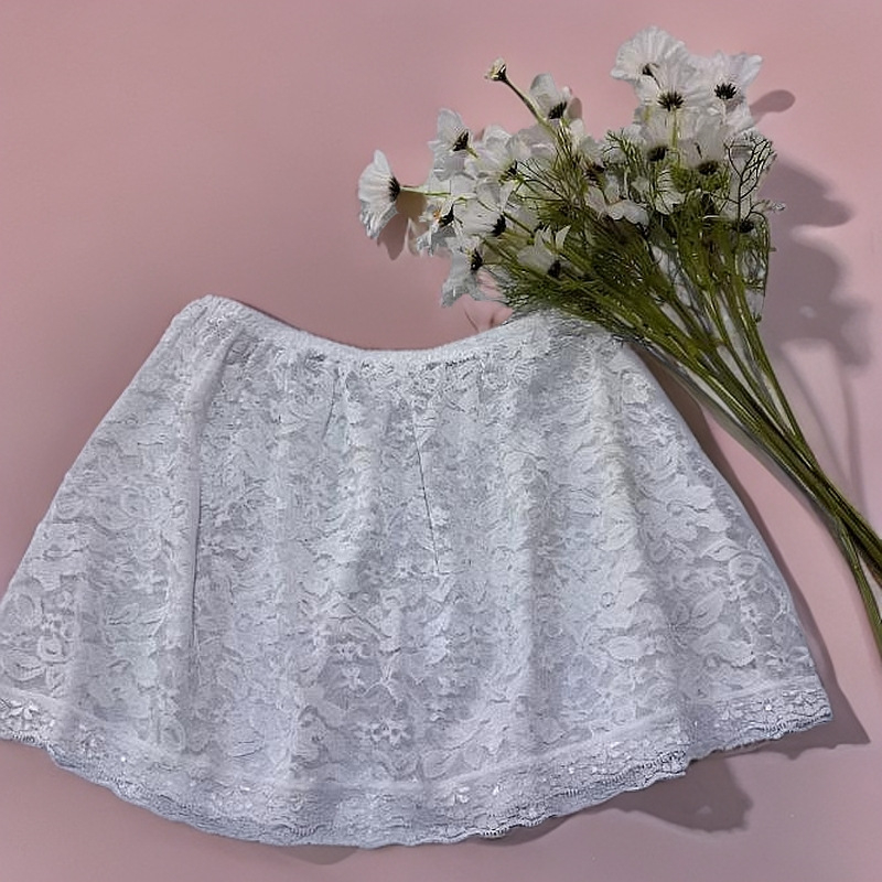 Virágos csipkés réteges pulóver rövid A-vonalú belső szoknyával, poliészter-spandex, 90–95% poliészter, magas rugalmasság, nyár 2024