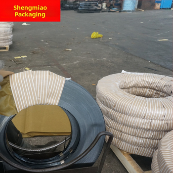 Acél csomagoló szalag, anyag Q195/Q235, vastagság 0,36–1,0 mm, húzószilárdság 600–750 MPa, tekercs átmérője 40 mm