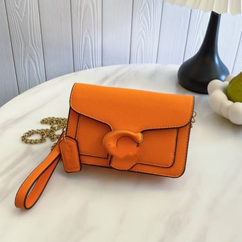 Crossbody torbica u street-trend stilu, PU koža; horizontalni kvadratni oblik; magnetska kopča; laminirani džep sa zatvaračem; poliester podstava
