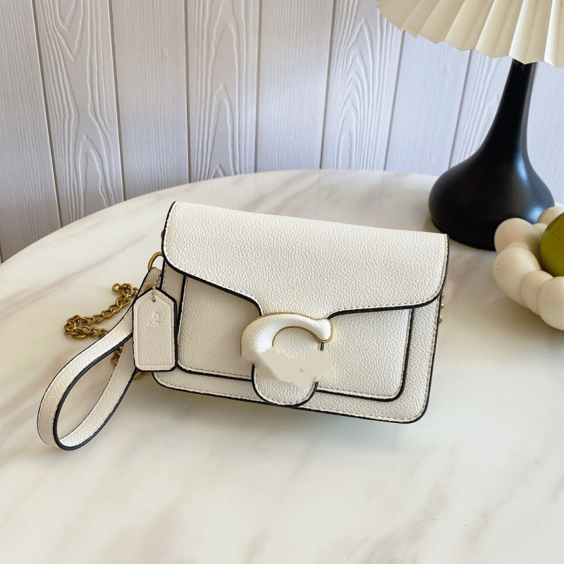 Crossbody torbica u street-trend stilu, PU koža; horizontalni kvadratni oblik; magnetska kopča; laminirani džep sa zatvaračem; poliester podstava