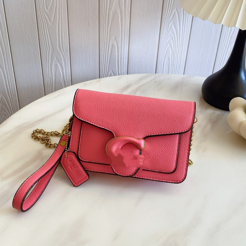 Crossbody torbica u street-trend stilu, PU koža; horizontalni kvadratni oblik; magnetska kopča; laminirani džep sa zatvaračem; poliester podstava