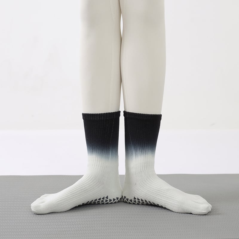 Petoprstne pamučne Pilates čarape s anti-slip silikonskim gripom, upijaju znoj, gradientni uzorak, srednja duljina cijevi, sadržaj pamuka 70–80%