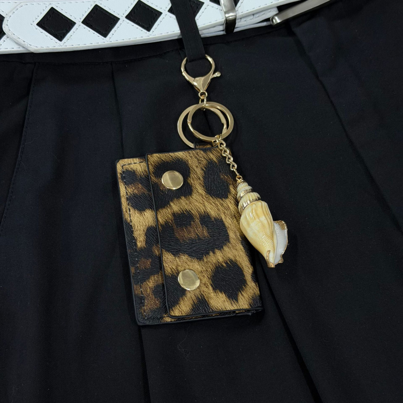 Breloc za ključeve s leopard uzorkom i metalnim kućištem, mali dodatak za torbicu, stil 2-u-1. Materijal: Miješani materijali; Obrada: Poluručna; Uzorak: Morski život; Godina/Sezona: Zima 2025