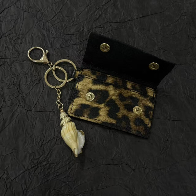 Breloc za ključeve s leopard uzorkom i metalnim kućištem, mali dodatak za torbicu, stil 2-u-1. Materijal: Miješani materijali; Obrada: Poluručna; Uzorak: Morski život; Godina/Sezona: Zima 2025