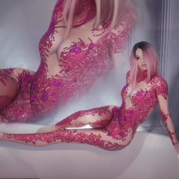 Ruha Spandex anyagból, fő anyag 80-90% Spandex, másodlagos anyag 90-95% Spandex, forró rögzítésű kristályok