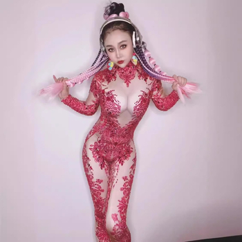 Ruha Spandex anyagból, fő anyag 80-90% Spandex, másodlagos anyag 90-95% Spandex, forró rögzítésű kristályok