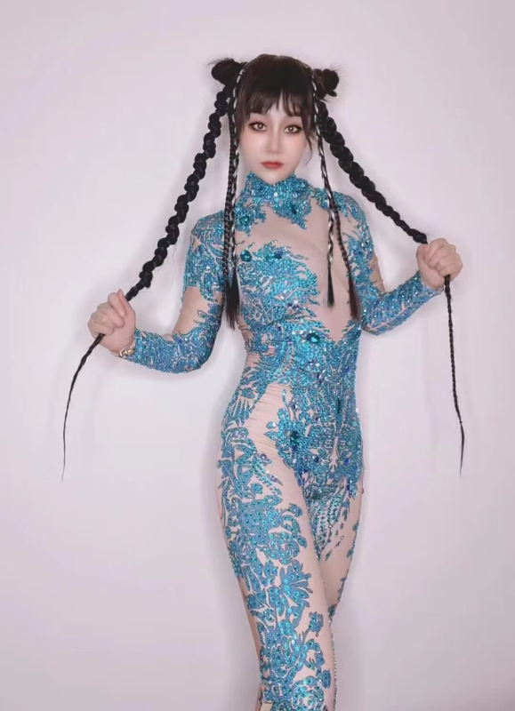 Ruha Spandex anyagból, fő anyag 80-90% Spandex, másodlagos anyag 90-95% Spandex, forró rögzítésű kristályok