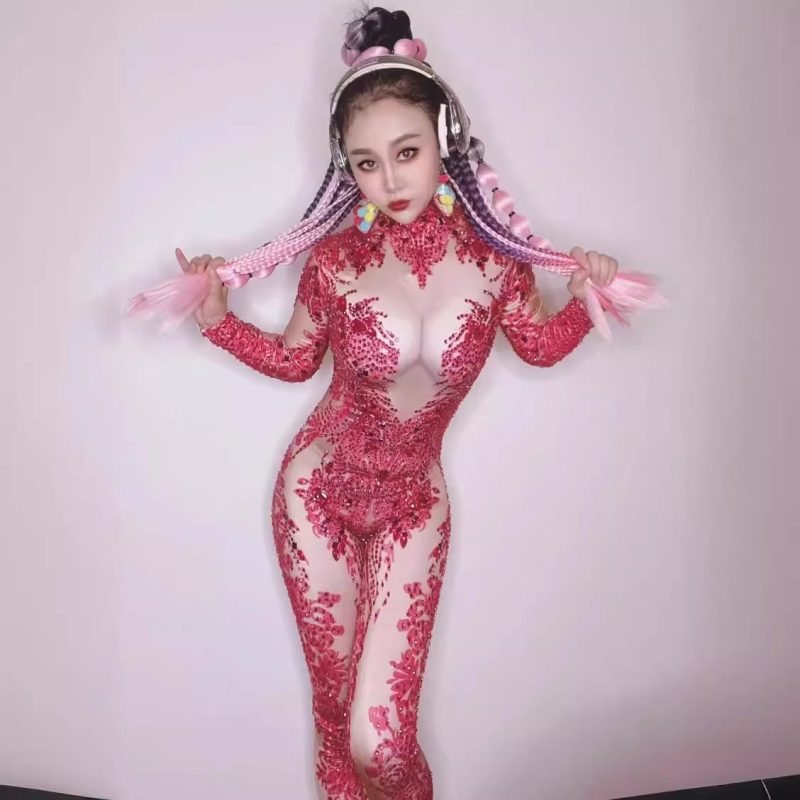 Ruha Spandex anyagból, fő anyag 80-90% Spandex, másodlagos anyag 90-95% Spandex, forró rögzítésű kristályok