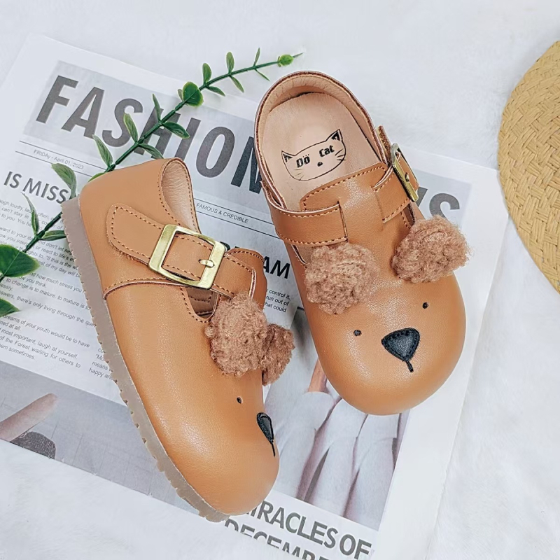 Uniszex gyerekeknek készült tehénbőrből készült iskolai cipő Velcro zárással, alacsony profilú, gumi talppal