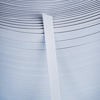 PP csomagoló heveder gépi felhasználásra, 0.8 mm vastagság, erős húzószilárdság, tekercs Ø320 mm / Ø100 mm