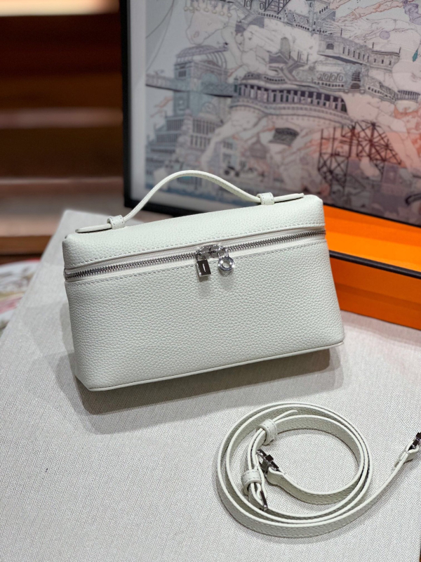 LP19 torbica za ručak — inspirirana Gigi, jednodijelna ramenska crossbody torba, koža prvog sloja teleća, horizontalni kvadratni oblik, zatvaranje na zip, jedna naramenica