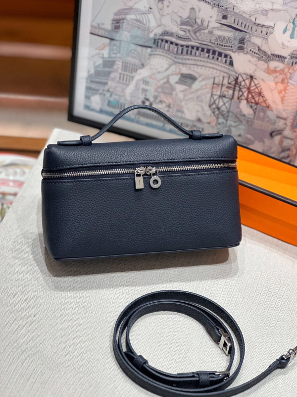 LP19 torbica za ručak — inspirirana Gigi, jednodijelna ramenska crossbody torba, koža prvog sloja teleća, horizontalni kvadratni oblik, zatvaranje na zip, jedna naramenica