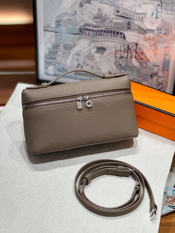 LP19 torbica za ručak — inspirirana Gigi, jednodijelna ramenska crossbody torba, koža prvog sloja teleća, horizontalni kvadratni oblik, zatvaranje na zip, jedna naramenica