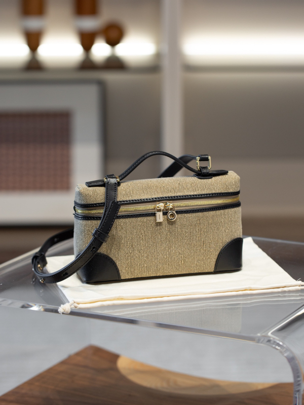 LP19 torbica za ručak — inspirirana Gigi, jednodijelna ramenska crossbody torba, koža prvog sloja teleća, horizontalni kvadratni oblik, zatvaranje na zip, jedna naramenica