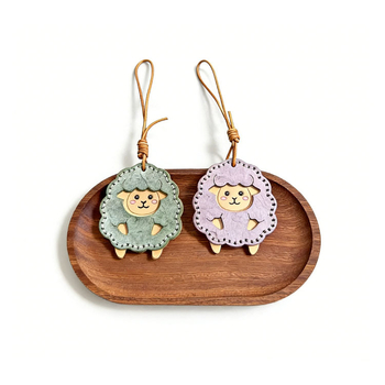 Pandantiv pentru geantă din piele de vițel – oiță pufoasă, stil proaspăt și drăguț, primăvara 2025