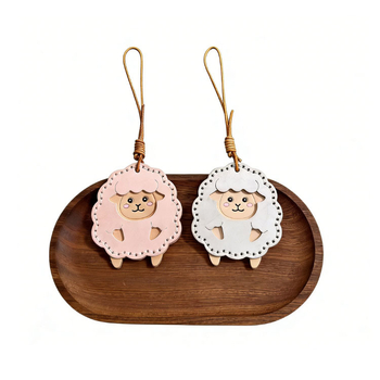 Pandantiv pentru geantă din piele de vițel – oiță pufoasă, stil proaspăt și drăguț, primăvara 2025