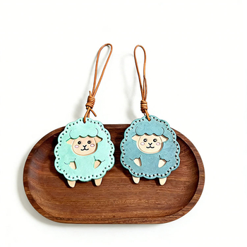 Pandantiv pentru geantă din piele de vițel – oiță pufoasă, stil proaspăt și drăguț, primăvara 2025