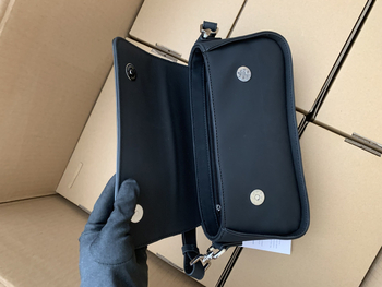 Crossbody torba ispod pazuha – Unisex stil; Materijal: Drugi; Bez podstave; Proljeće 2025; Za slobodno vrijeme