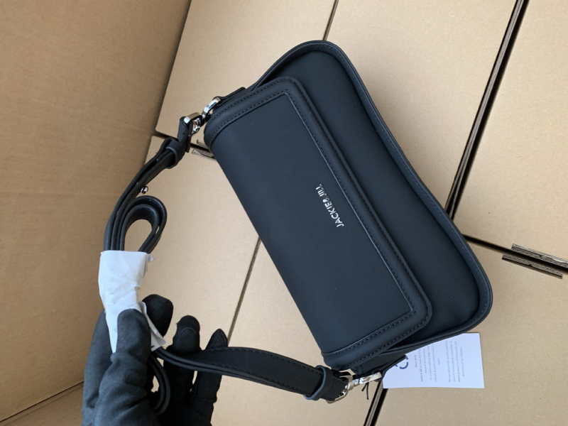 Crossbody torba ispod pazuha – Unisex stil; Materijal: Drugi; Bez podstave; Proljeće 2025; Za slobodno vrijeme