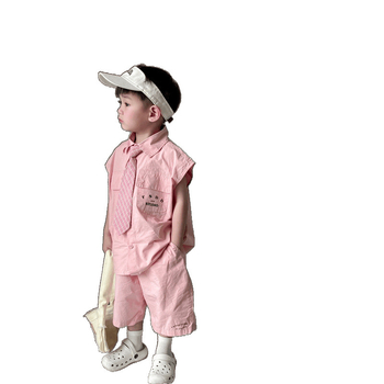 Háromrészes gyerek öltöny, ujjatlan ing, nyakkendő — Koreai stílus, nyár 2024, anyag: poliészter regenerált cellulóz rostokkal (51–70%).