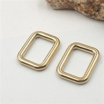 Безшевна квадратна катарама и свързващ пръстен от месинг за кожени изделия — ръчно изработени аксесоари за багаж