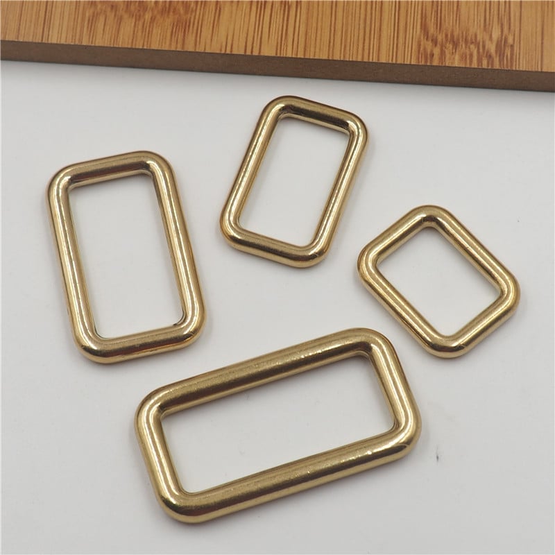 Безшевна квадратна катарама и свързващ пръстен от месинг за кожени изделия — ръчно изработени аксесоари за багаж