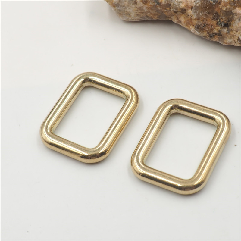 Безшевна квадратна катарама и свързващ пръстен от месинг за кожени изделия — ръчно изработени аксесоари за багаж