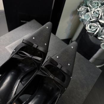 Pantofi cu toc înalt, vârf pătrat, partea superioară din satin, stil prințesă, origine Huizhou, Guangdong