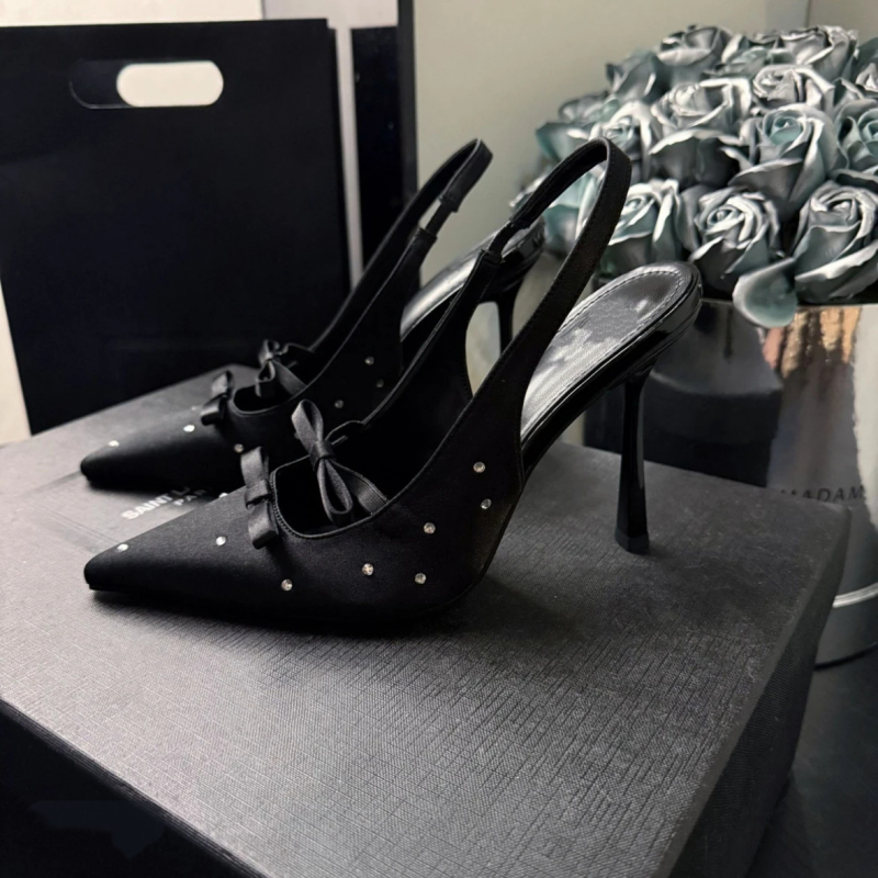 Pantofi cu toc înalt, vârf pătrat, partea superioară din satin, stil prințesă, origine Huizhou, Guangdong