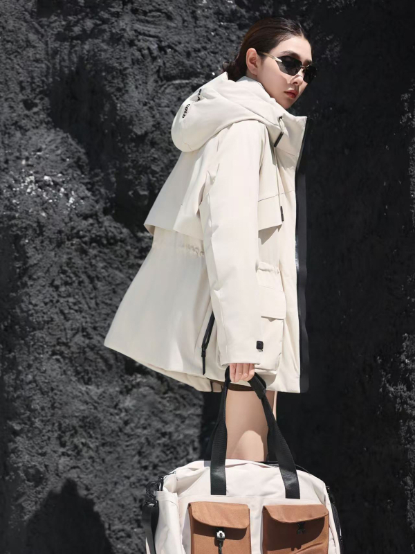 Geacă damă din puf parka cu glugă, croială Slim, puf 201–300 g, conținut puf 51–55%