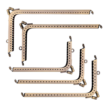 Обков за чанти — L-образен и 7-образен метален заключващ елемент, от желязо, ръчно изработен, пролет 2023